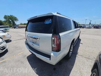 2019 GMC Yukon Denali XL 5SA - miniatura 3