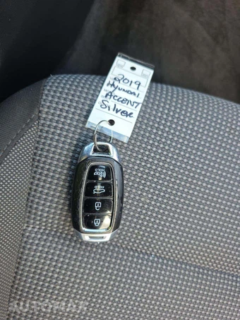 2019 Hyundai Accent Limited – miniatura 8