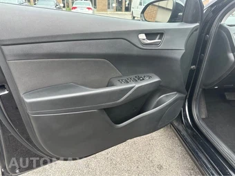 2019 Hyundai Accent SE - miniatura 5