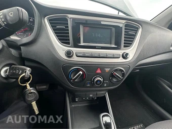 2019 Hyundai Accent SE - miniatura 7