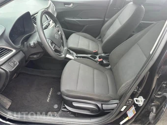 2019 Hyundai Accent SE - miniatura 8