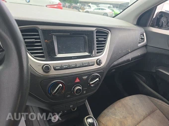 2019 Hyundai Accent SE - miniatura 11