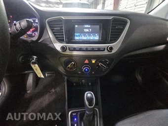 2019 Hyundai Accent SE - miniatura 11
