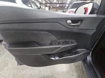 2019 Hyundai Accent SE - miniatura 9