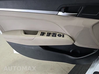 2019 Hyundai Elantra SE Sedan - miniatura 9