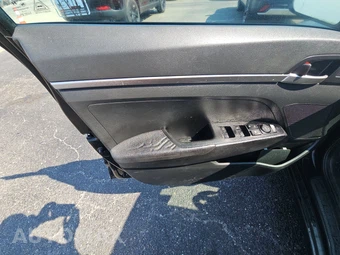 2019 Hyundai Elantra SE Sedan – miniatura 9