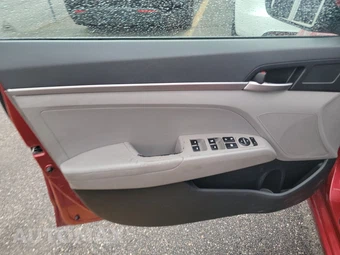 2019 Hyundai Elantra SE Sedan – miniatura 9