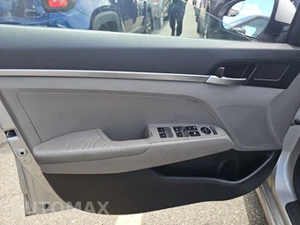 2019 Hyundai Elantra SE Sedan – miniatura 9