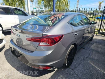 2019 Hyundai Elantra SEL Sedan – miniatura 3