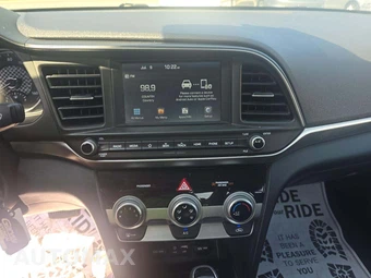 2019 Hyundai Elantra SEL Sedan – miniatura 10