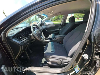 2019 Hyundai Sonata SE – miniatura 3