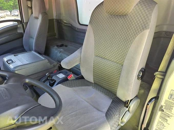2019 Isuzu FTR Base Low Tilt – miniatura 15