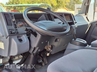 2019 Isuzu NPR – miniatura 9
