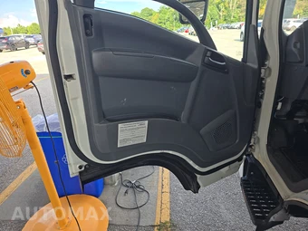 2019 Isuzu NPR HD Base Low Tilt - miniatura 9