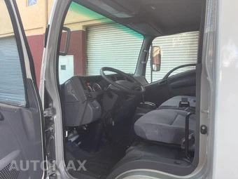 2019 Isuzu NRR Base – miniatura 12