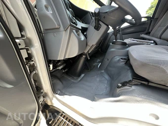 2019 Isuzu NRR Base – miniatura 15
