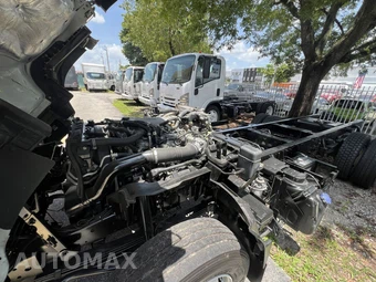 2019 Isuzu NRR Base – miniatura 19