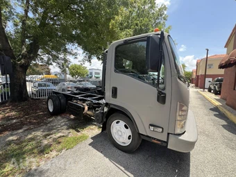 2019 Isuzu NRR Base – miniatura 7