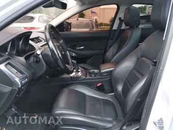 2019 Jaguar E-PACE S - miniatura 22