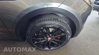 2019 Jaguar E-PACE SE – miniatura 26