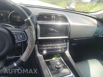 2019 Jaguar F-PACE Premium – miniatura 11
