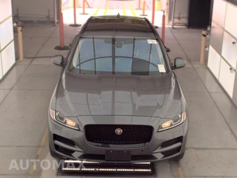 2019 Jaguar F-PACE Premium – miniatura 2