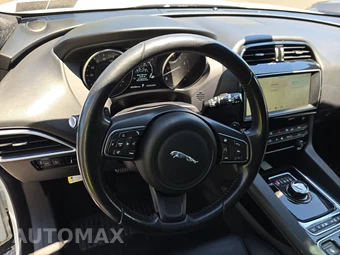 2019 Jaguar F-PACE Premium – miniatura 10
