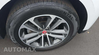2019 Jaguar F-PACE Premium – miniatura 23