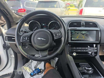 2019 Jaguar F-PACE Premium - miniatura 10