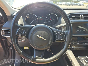 2019 Jaguar F-PACE Premium – miniatura 10
