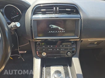 2019 Jaguar F-PACE Premium – miniatura 11