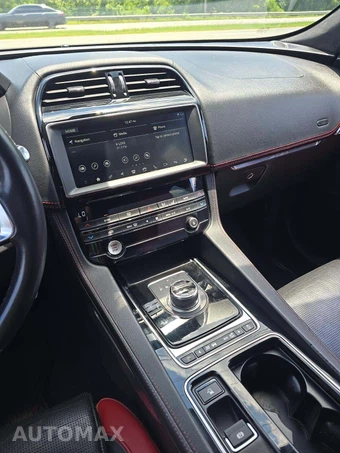 2019 Jaguar F-PACE S – miniatura 10