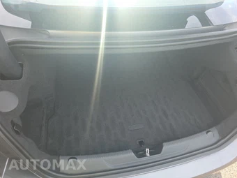 2019 Jaguar XE 25t Premium – miniatura 16