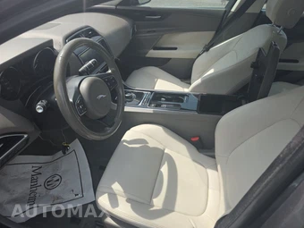 2019 Jaguar XE 25t Premium – miniatura 7