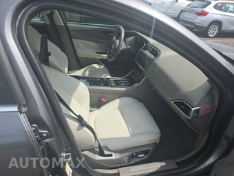 2019 Jaguar XE 25t Premium – miniatura 8