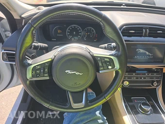 2019 Jaguar XE 25t Prestige – miniatura 10