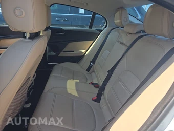2019 Jaguar XE 25t Prestige – miniatura 13