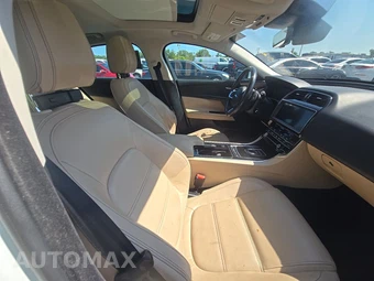 2019 Jaguar XE 25t Prestige – miniatura 8