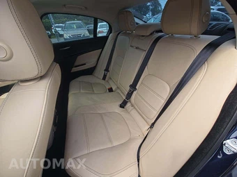 2019 Jaguar XE 25t Prestige – miniatura 13