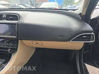 2019 Jaguar XE 25t Prestige – miniatura 19