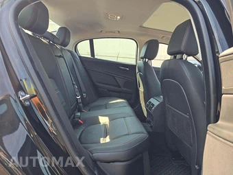 2019 Jaguar XE 25t Prestige – miniatura 16