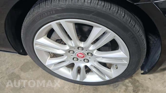 2019 Jaguar XE - miniatura 23