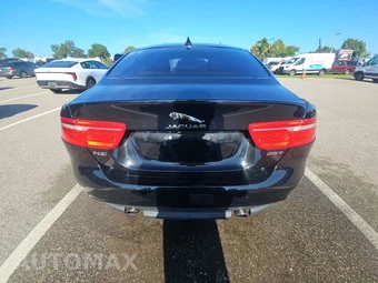 2019 Jaguar XE - miniatura 5