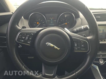 2019 Jaguar XE – miniatura 10