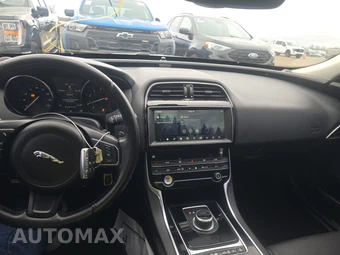 2019 Jaguar XE – miniatura 11