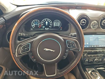 2019 Jaguar XJ 50 – miniatura 10