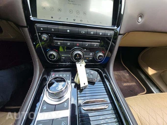 2019 Jaguar XJL Portfolio – miniatura 8