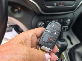 2019 Jeep Cherokee Altitude Edition - miniatura 5