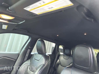 2019 Jeep Cherokee High Altitude Edition - miniatura 11