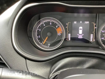 2019 Jeep Cherokee Latitude Plus - miniatura 12